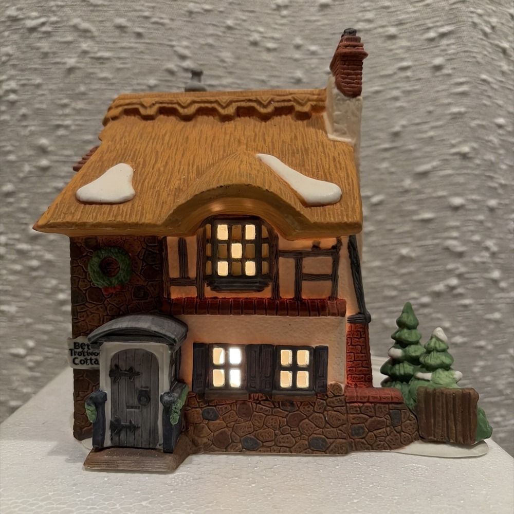 Dept. 56, Dickens Village Series‎ Betsy Trotwood's Cottage #5550-6, 1989 Lighted